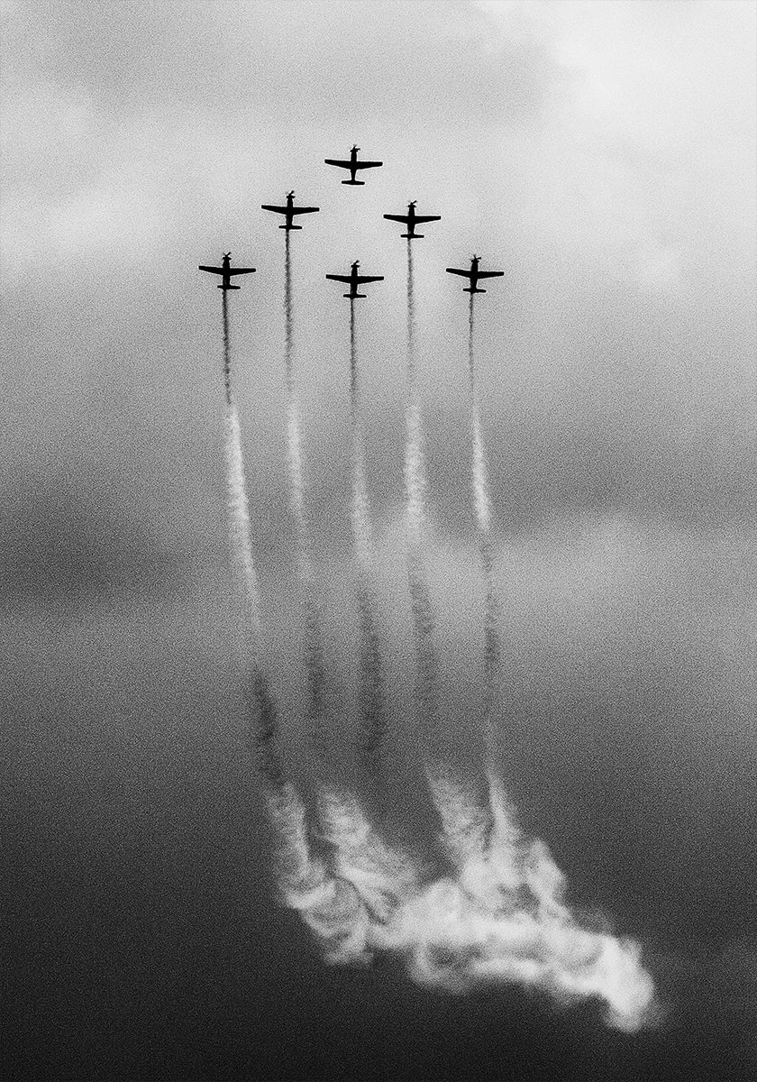 Poster „Six on Cloud“.