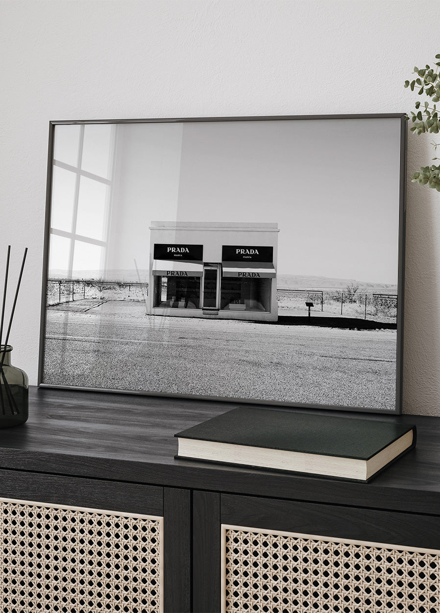 Prada Marfa Texas B&W Plakat - Posterbox.dk