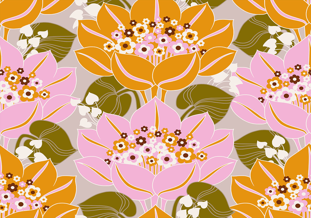 Rosa und orangefarbene Blüten mit grünen Blättern