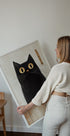 Curious Cat by the Fence, Bold Animal Art Plakat - Posterbox.dk