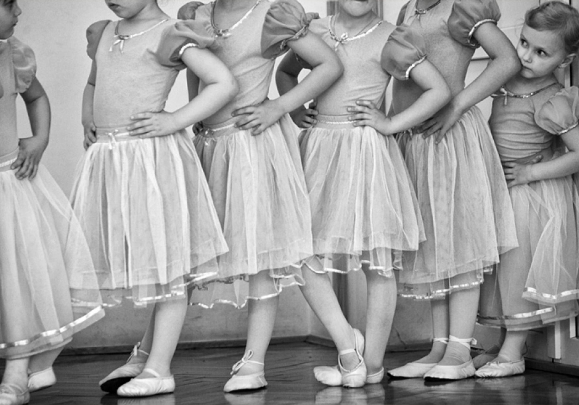 Junge Ballerinas üben