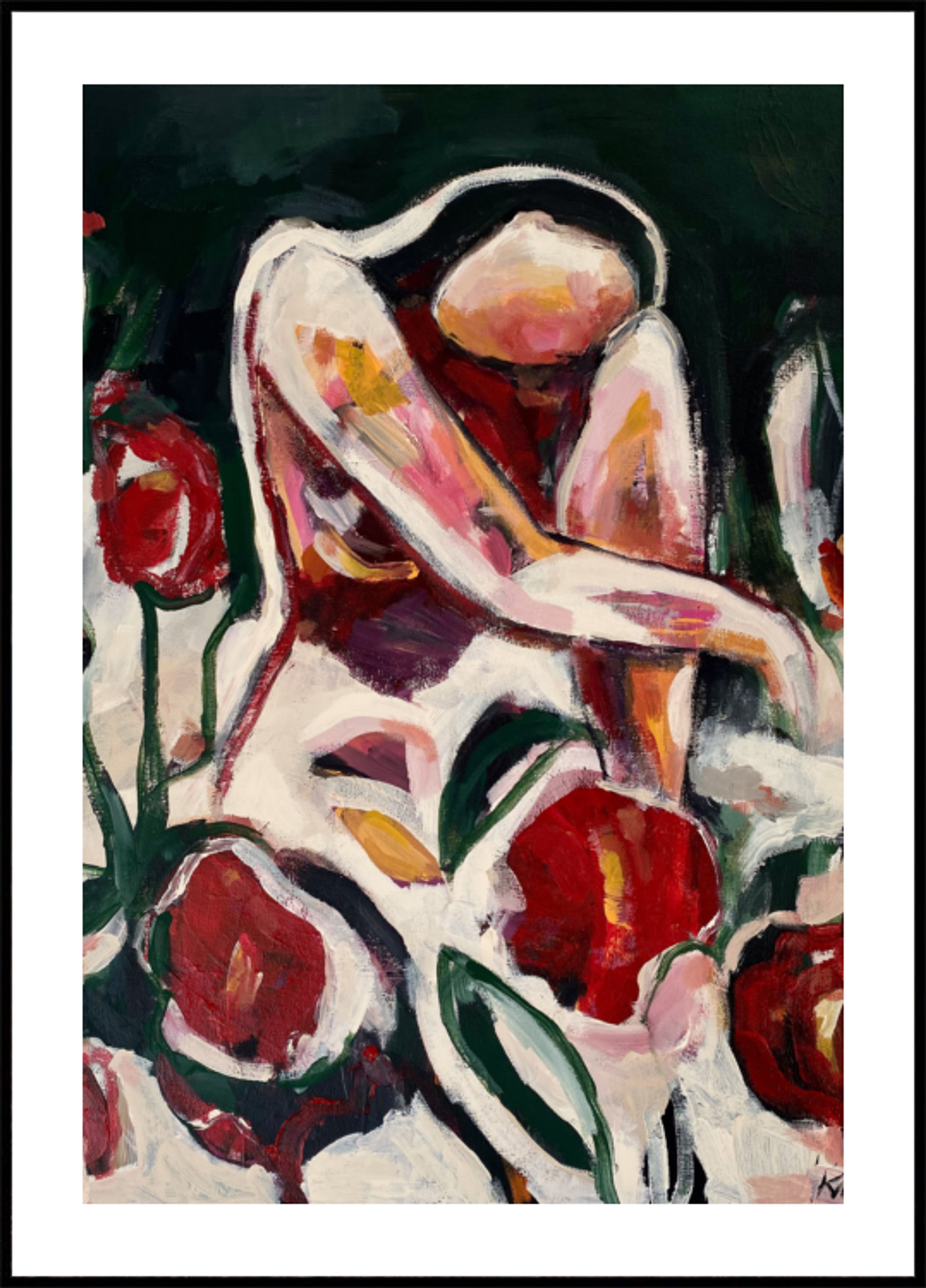 Frau unter roten Blumen