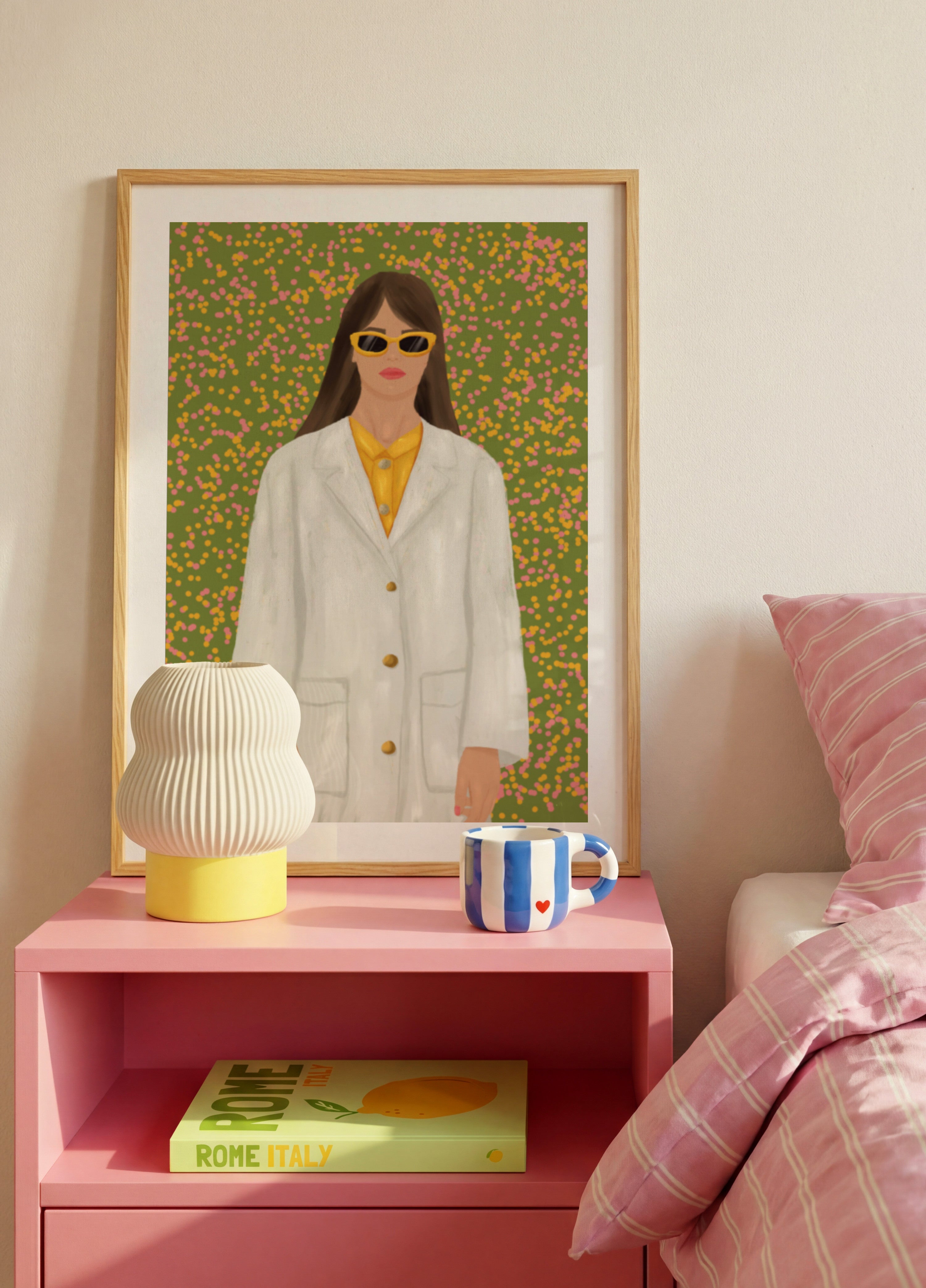 Schicke Frau mit Sonnenbrille
